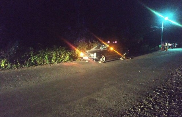 У с. Кольчино, що під Мукачевом, водій на Mercedes збив дівчину на велосипеді (ФОТО)