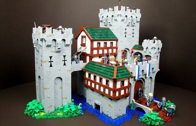 Закарпатець звів середньовічний замок короля Едріка з LEGO (ФОТО)