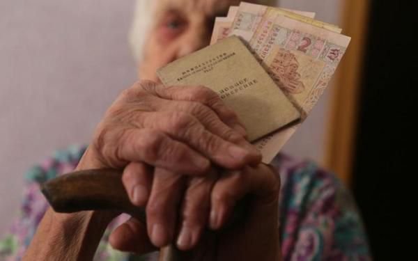 Дрібниця, а приємно. Кому з українців восени можуть підвищити пенсії