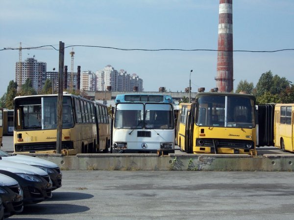 Небезпека на українських дорогах: третина автобусів не має права виходити на маршрут