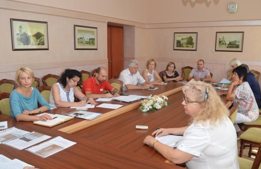 Два з половиною мільйона гривень на придбання житла шістьом дітям-сиротам отримають Ужгород та Рахівщина
