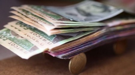 Вже з 1 жовтня: українцям планують підвищити зарплати, дізнайтесь на скільки і кому