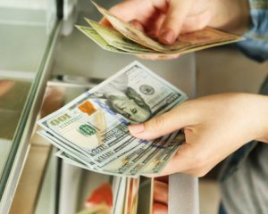 Заробітчани вливають мільярди в економіку України - Чурій