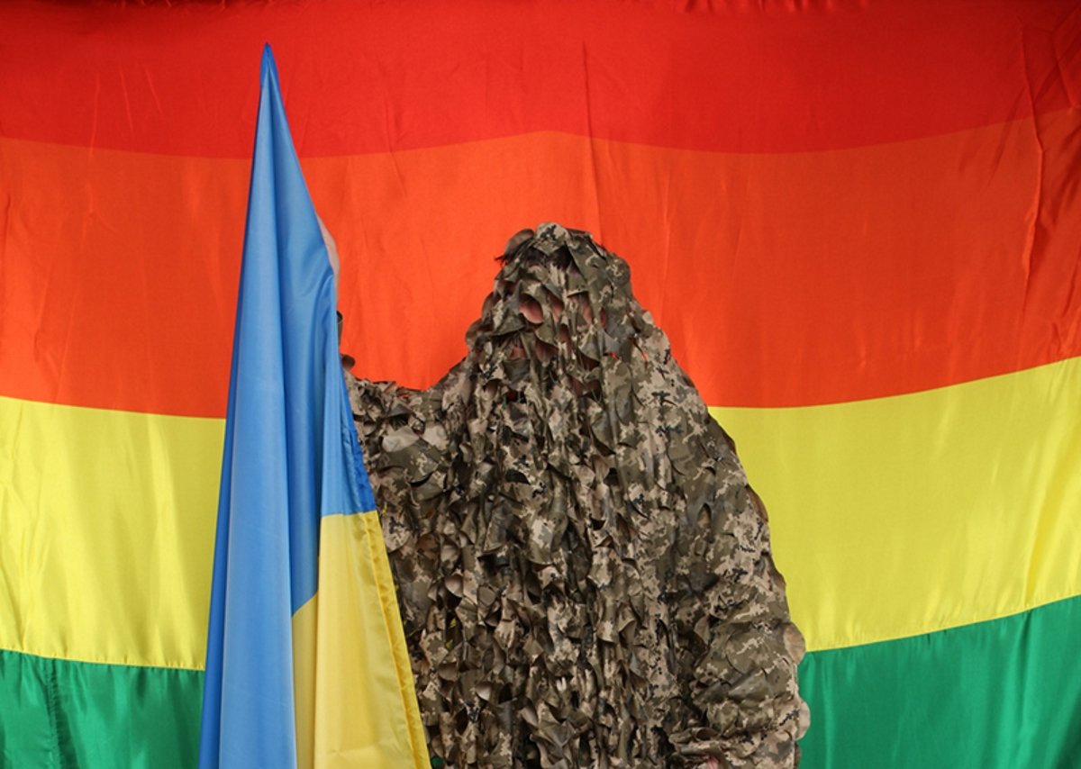 У Києві відкрилась виставка про ЛГБТ на фронті