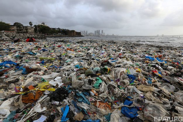 У Китаї розробили пластик, який швидко розкладається в морі