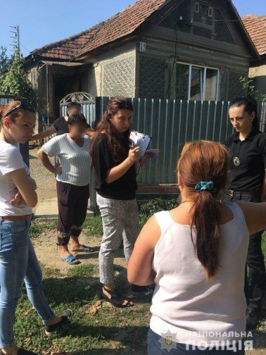 Не віддав дитину у школу - чекай поліцію: закарпатські поліцейські взялися за батьків, які не віддали дітей у школу