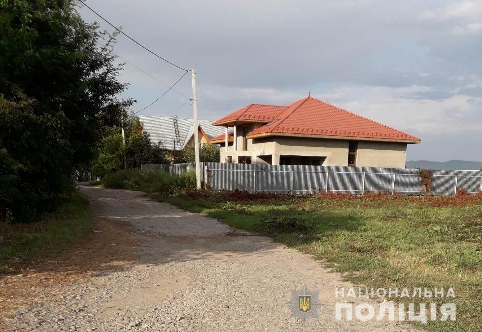 Тячівські правоохоронці розкрили два грабежі