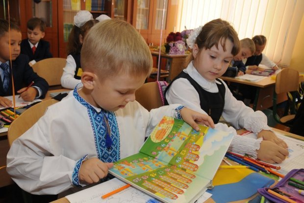 Українцям нагадали, за що вони можуть не платити в школах