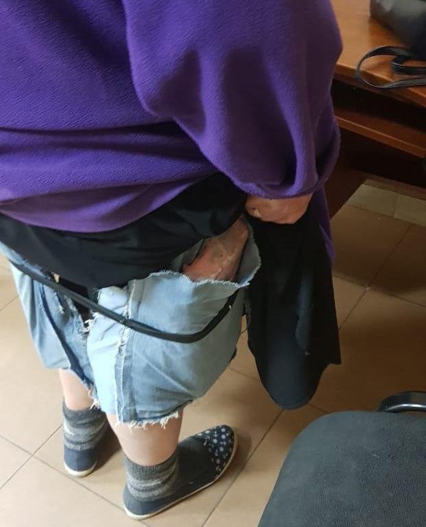 Українка намагалась провезти під спідницею майже півсотні “IPHONE”-ів (ФОТО)