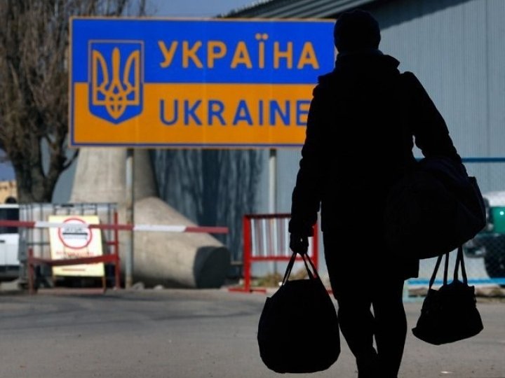 “Українці за кордоном – раби”: на Львівщині влада запускає кампанію проти “заробітчанства”