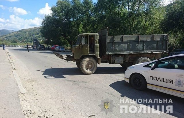 Загрози життю дівчини, яка вижила після аварії на Рахівщині, немає