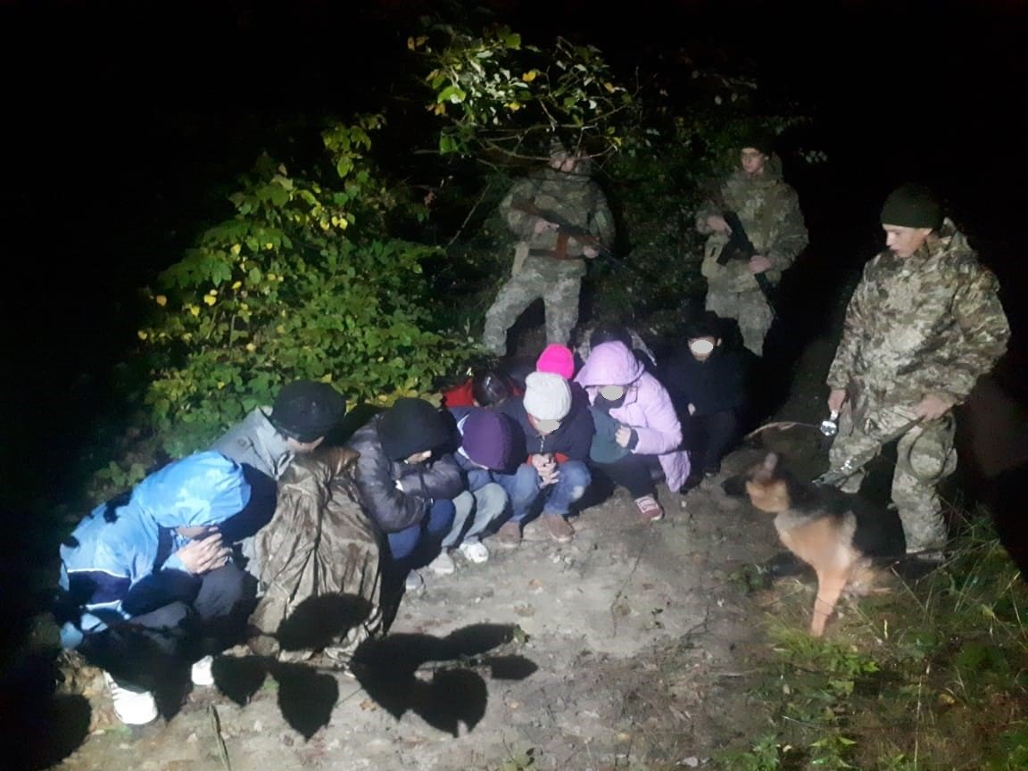На Закарпатті прикордонники затримали групу нелегалів з В'єтнаму