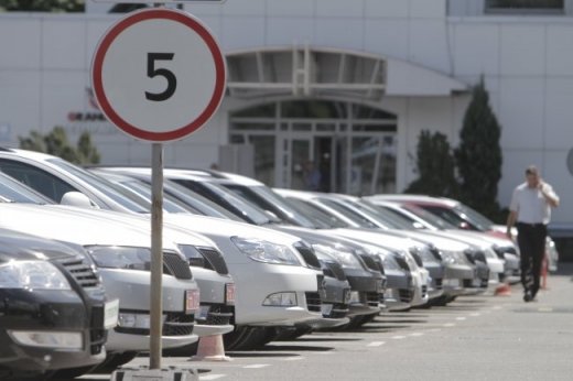 До України ввозять більше вживаних авто, ніж нових: число старих машин зростатиме