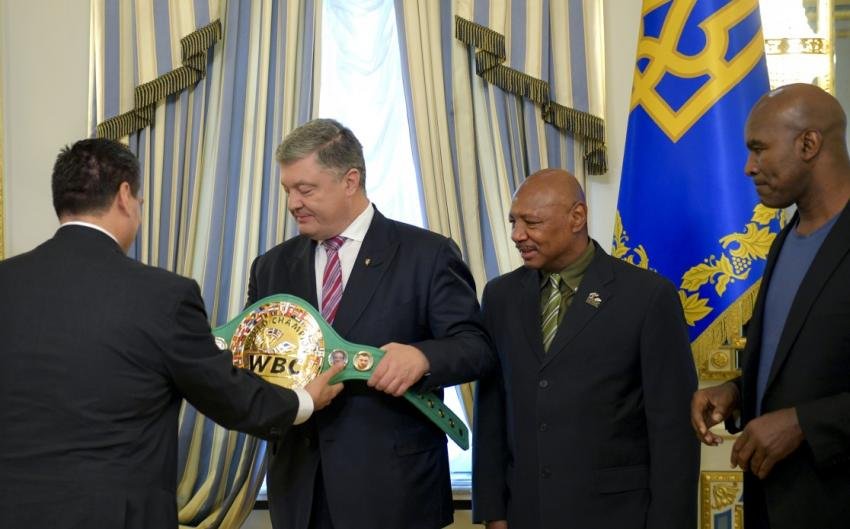 Глава держави: Прапор України віднині буде на чемпіонському поясі WBC