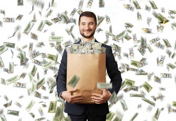 Анекдот дня: Чоловік виграв 1,000,000$ в лотерею і вирішив приховати це від своєї дружини