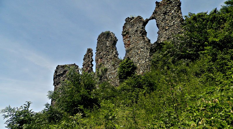 Два закарпатські зруйновані замки потрапили до ТОП-15 наймальовничіших в Україні. ФОТО