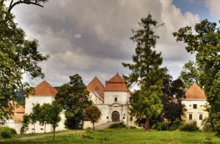 7 приголомшливих замків України, де ви не зустрінете туристів