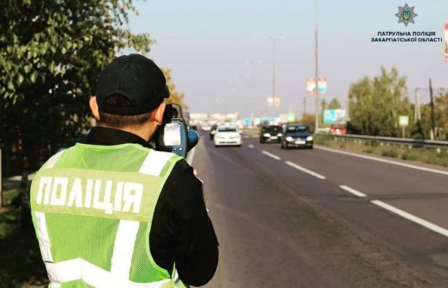 За перший день патрульні Закарпаття виписали 30 штрафів за перевищення швидкості