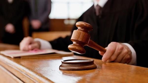 70-річний пенсіонер вимагає від суду "омолодити" його на 20 років