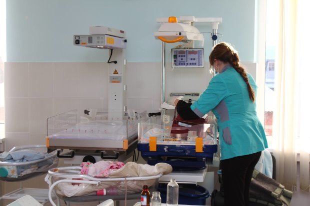 Новонароджений малюк довів лікарів до сивини, унікальний випадок в історії України