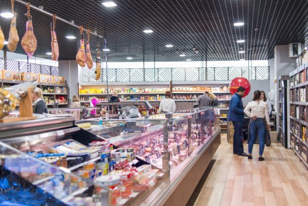 Делікатеси, алкоголь та яйця: як супермаркети збувають зіпсовані продукти на Новий рік