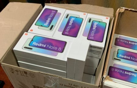 Через КПП "Вилок" спробували провезти 257 смартфонів Xiaomi (ФОТО)