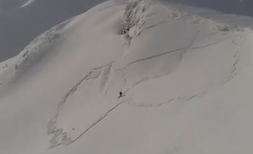Професійний лижник пояснив, чому в Карпатах навмисно “спускає” лавини. ВІДЕО