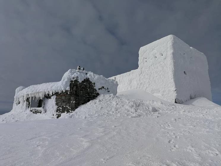 Як сніг і мороз підтверджують другу назву обсерваторії на горі Піп Іван (ФОТО)