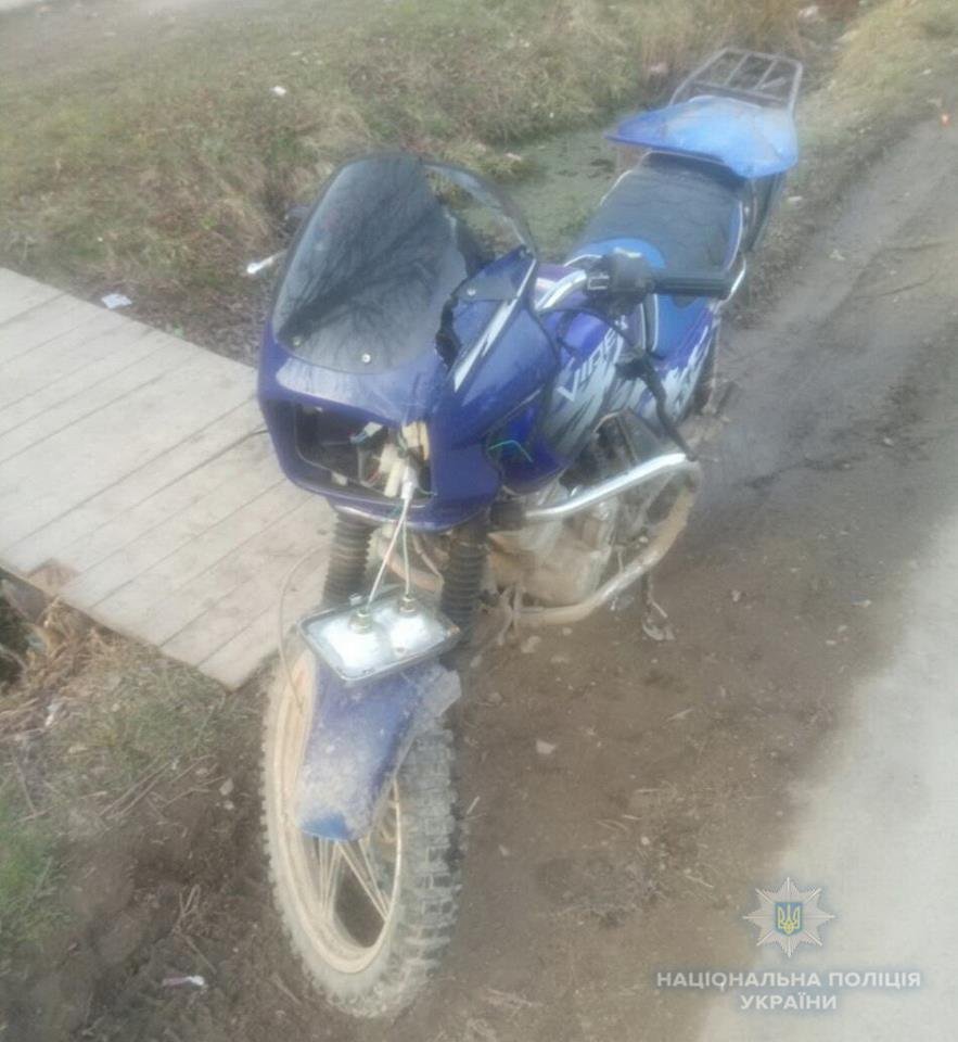 На Рахівщині п'яний мотоцикліст зіткнувся із зустрічним ВАЗом (ФОТО)