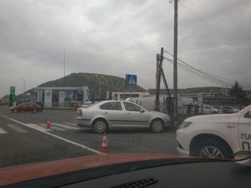 Зранку на виїзді з Мукачева сталася ДТП: постраждалих немає