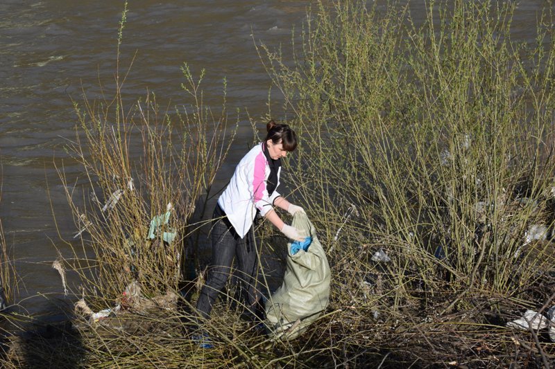 На Рахівщині провели день благоустрою