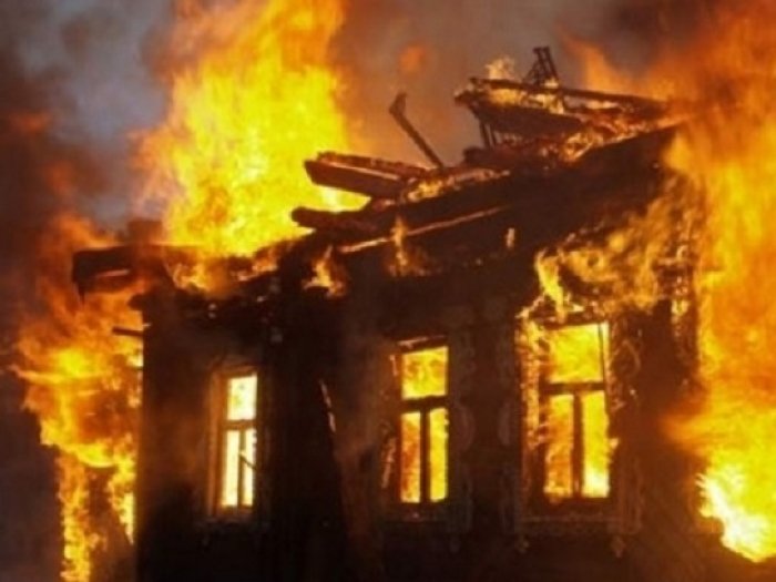 На Рахівщині люди лише за 2 доби повідомили про пожежу, яка знищила житловий будинок