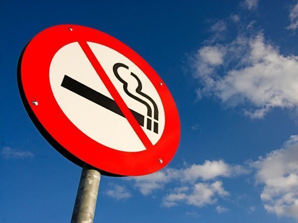 Ось перша країна в світі, де за сигарети будуть саджати!
