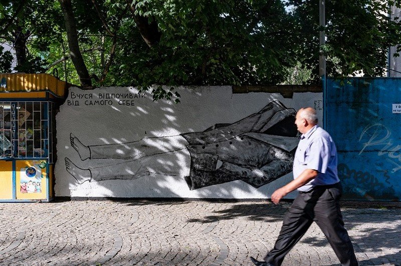 Центральні площі Ужгорода прикрасили малюнки у стилі стріт-арт