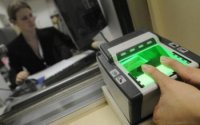 Чому українці все частіше не можуть забрати свій біометричний паспорт