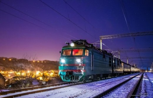 Пасажирка потягу "Київ-Рахів" отримала важкі травми під час подорожі: впала верхня полиця
