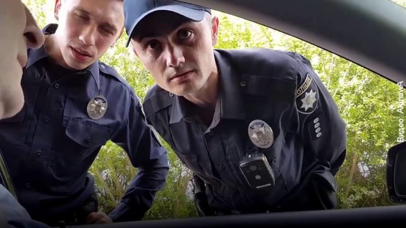 Як закарпатським водіям реагувати на незаконну зупинку працівниками поліції?
