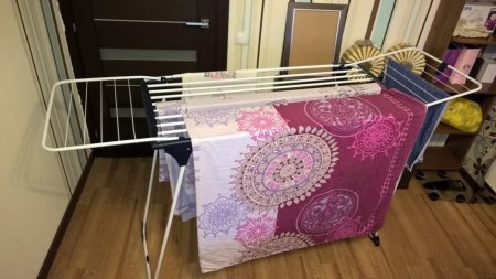 Ось чому ніколи не варто сушити одяг в житлових приміщеннях. Повірте, причини дуже серйозні!