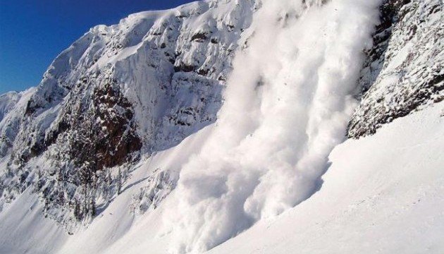 У горах на Закарпатті снігові лавини можуть зійти на дороги