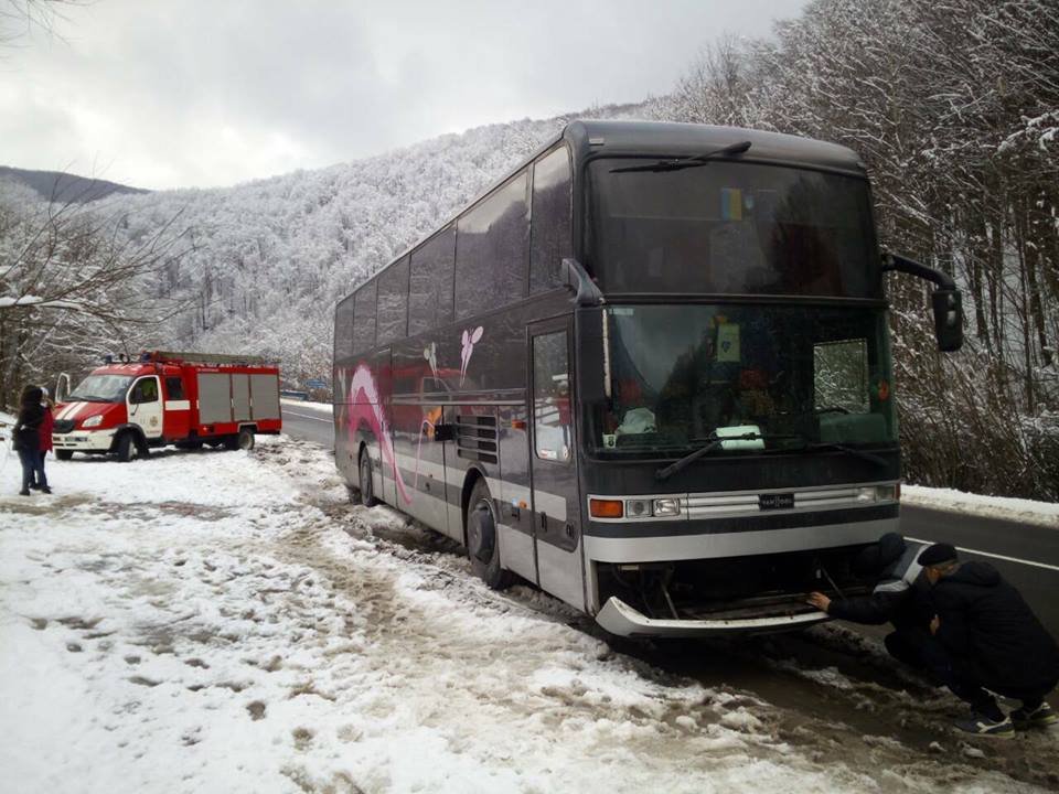 Вчора на Закарпатті довелось буксирувати п'ять автомобів