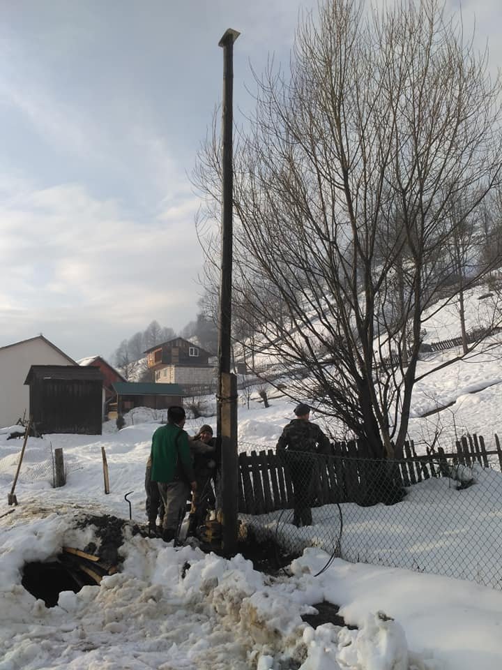У Богдані селяни самотужки встановили вуличне освітлення
