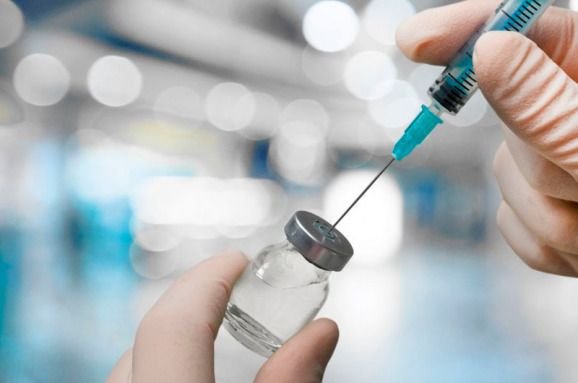 Від яких хвороб потрібно вакцинуватися не тільки дітям, а й дорослим