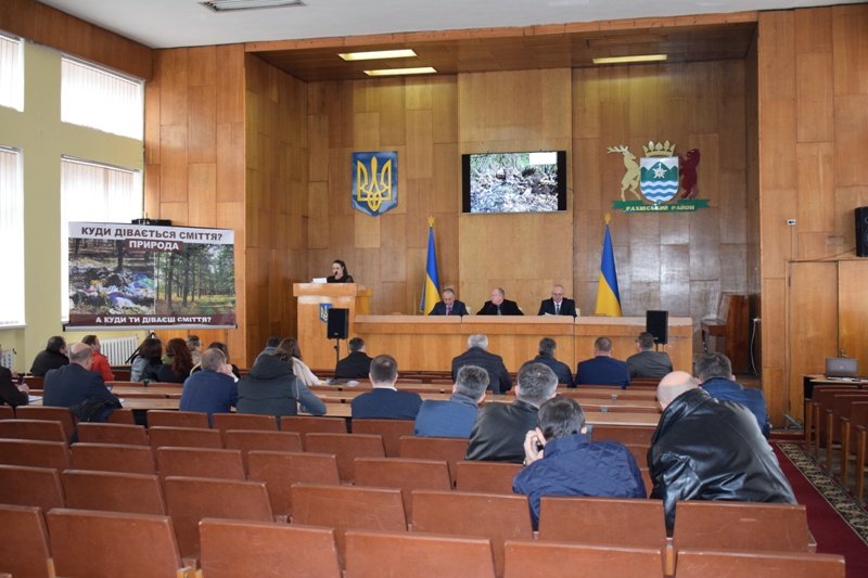 Під час “круглого столу” вирішували питання сортування та переробки сміття