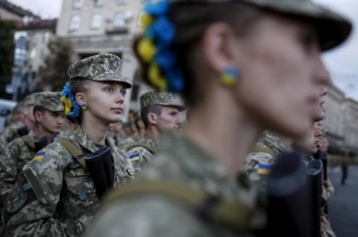 Українським дівчатам дозволили навчатися у військових ліцеях та закладах вищої освіти