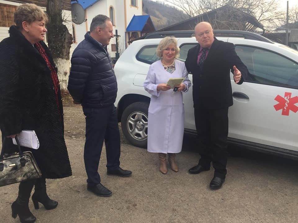 Косівсько-Полянська амбулаторія отримала новий службовий автомобіль