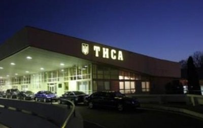 На кордоні з Угорщиною затримали мікроавтобус, напакований сигаретами