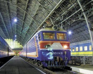 Укрзалізниця призначила сім додаткових поїздів на великодні та травневі свята