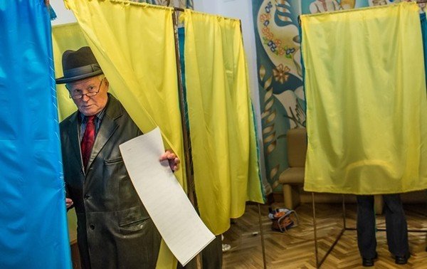 Закарпатців попереджають – будь-яка демонстрація свого волевиявлення на виборах, фото чи відео є незаконною