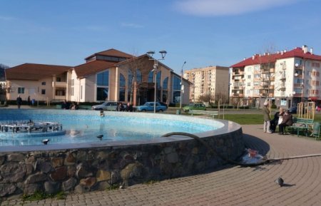 У Мукачеві запустили найбільший міський фонтан (ФОТО, ВІДЕО)