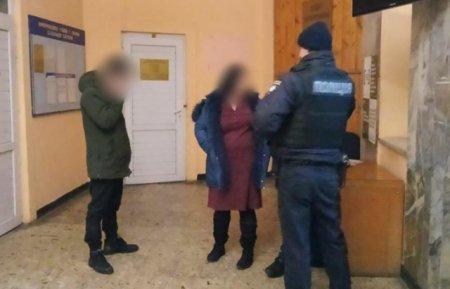У Мукачеві водій та 2 пасажирів побили патрульних (ФОТО)